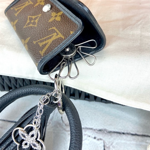 Louis Vuitton Macagascar key case holder with wristlet Keychain bracelet - Picture 9 of 14